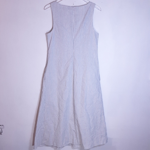 Gray & White Striped Dress WITH POCKETS! Sz M - Picture 2 of 7